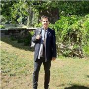 Ingeniero Agrónomo, imparti clases di sua madre lingua spagnolo